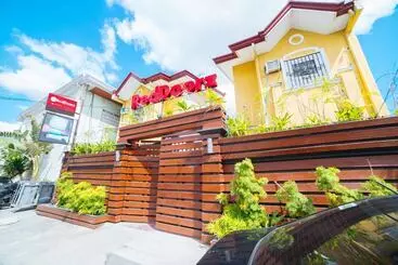 ホテル Reddoorz Plus @ A Santos Road Angeles City