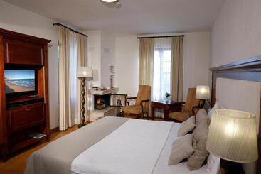 هتل Yundantik Cunda Konaklari