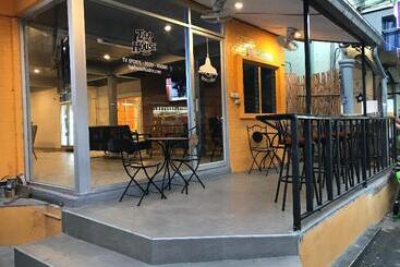 Pensão Golf Sea City Guest House