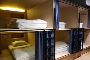 Borbaboom Phuket Poshtel & Hostel