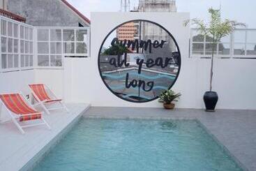 Borbaboom Phuket Poshtel & Hostel