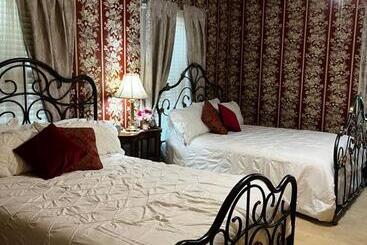 Commodore Bed & Breakfast