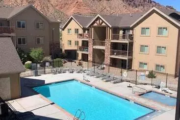 Apartament Moab Redcliff Condos