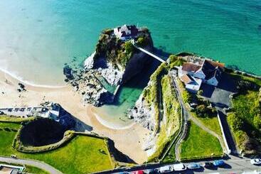 Hotelli Lazy Waves Boutique B&b