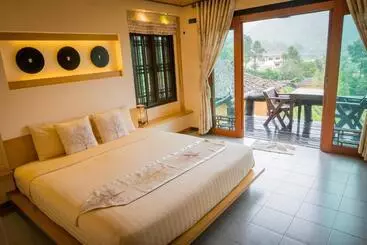 Hotel Lee Wine Ruk Thai Resort