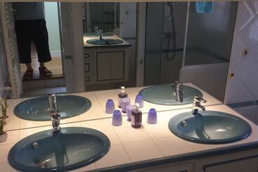 تختخواب و صبحانه Les Abris De Saint Sulpice