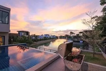 Turistlägenheter Villa Ozone Pattaya