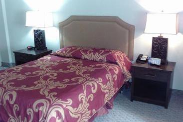 Otel 5th Avenue Inn & Suites