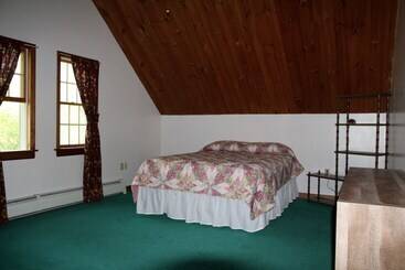 Мотель Sara Placid Inn & Suites