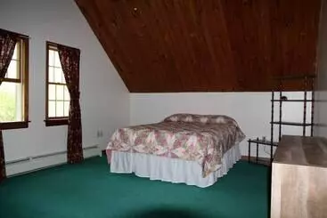 Motelli Sara Placid Inn & Suites