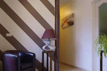 膳宿费 Moreau Guy