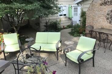 1810 Emerson House Bed & Breakfast Adults Only