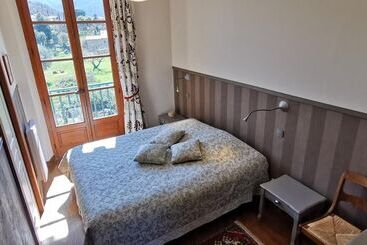 بيت ريفى Castell Rose