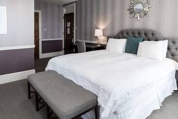 هتل Lititz Springs Inn