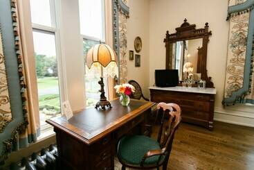 Bed and Breakfast Silas W Robbins House