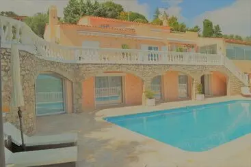 Villa La Terre Des Lauriers B&b