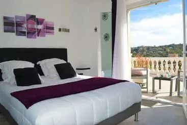 Villa La Terre Des Lauriers B&b