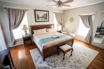 مبيت وإفطار Live Oaks Inn