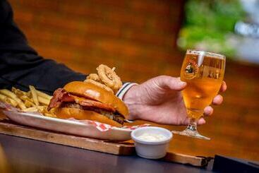 Отель Holiday Inn Express   Derry   Londonderry, An Ihg