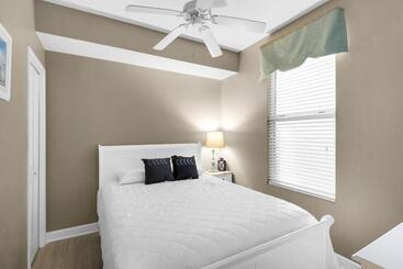 آپارتمان Grandview East 502