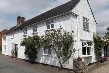 White Cottage Bed And Breakfast