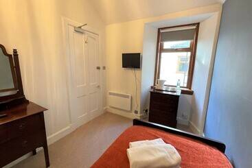 فندق Navidale House Bed, Breakfast & Bar