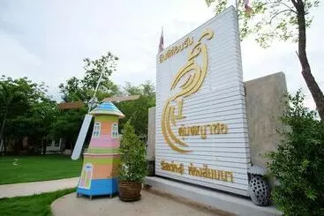 ホテル Khumphyazaw Resort