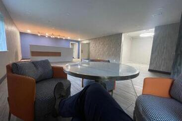 Luxor Inn & Suites, A Travelodge By Wyndham