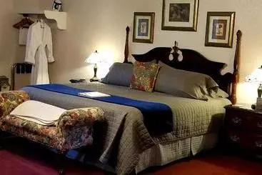 Evening Shade Inn