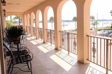 汽车旅馆 Bayfront Inn