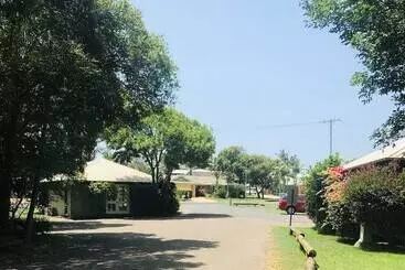 هتل Lighthouse Beach Holiday Village