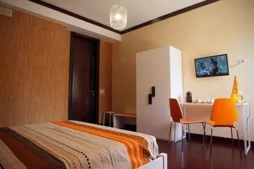 تختخواب و صبحانه Clorinda S Rooms