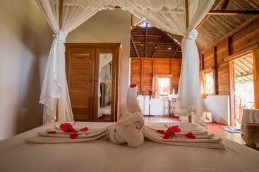 هتل Hôtel Le Lagon