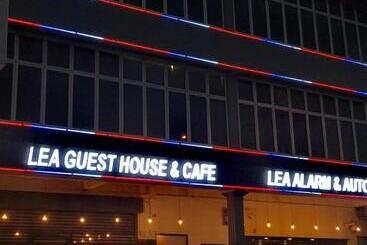 Hotel Lea Guest House & Cafe Lukut