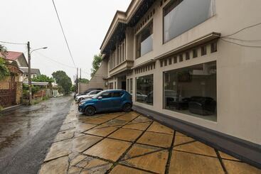 פנסיון Reddoorz Syariah Near Taman Air Mancur Bogor