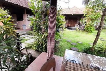 住宿加早餐  Astana Swaha Villa