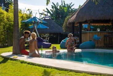 הוסטל Bali Reef House Surfco