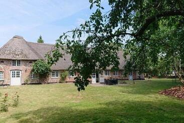 تختخواب و صبحانه Eleonoras