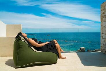 مسافرخانه Re Dionisio Luxury Suites