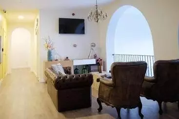 Majatalo Hi Go Hostel & Suites