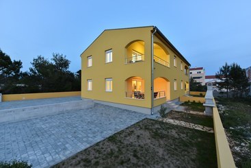 Apartamenty turystyczne Apartments Ana Vrsi