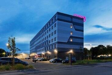בית מלון כפרי Moxy Frankfurt Airport Kelsterbach