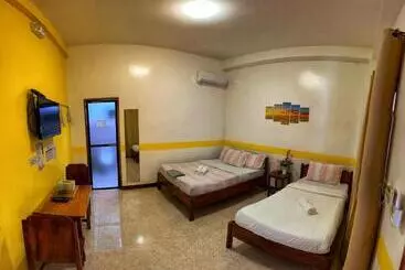 White Summerville Tourist Inn