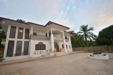 White Summerville Tourist Inn