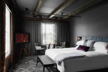 هتل Stillwater Seven