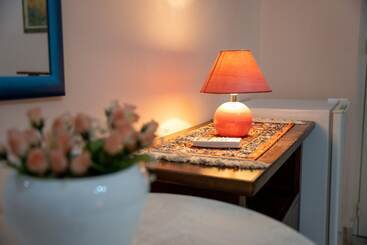 تختخواب و صبحانه Aci Beb