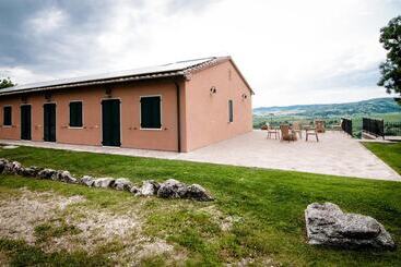 Maaseutuhotelli Bio Agriturismo Il Torrione