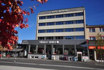 בית מלון כפרי Merkur   West Station