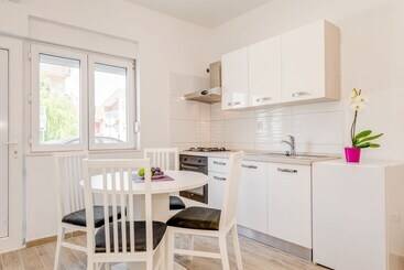 Turista apartmanok Apartments Maestral