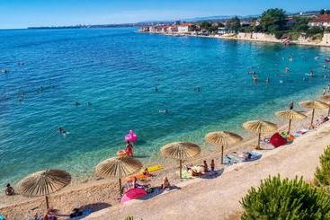 آپارتمان‌های توریست‌ها Apartments Neli